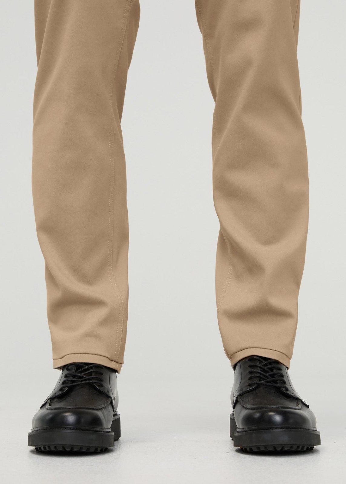 NuStretch Relaxed Taper Trouser - Desert Khaki