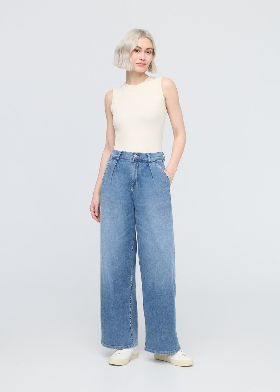 Performance Denim Lite Pleated Pant