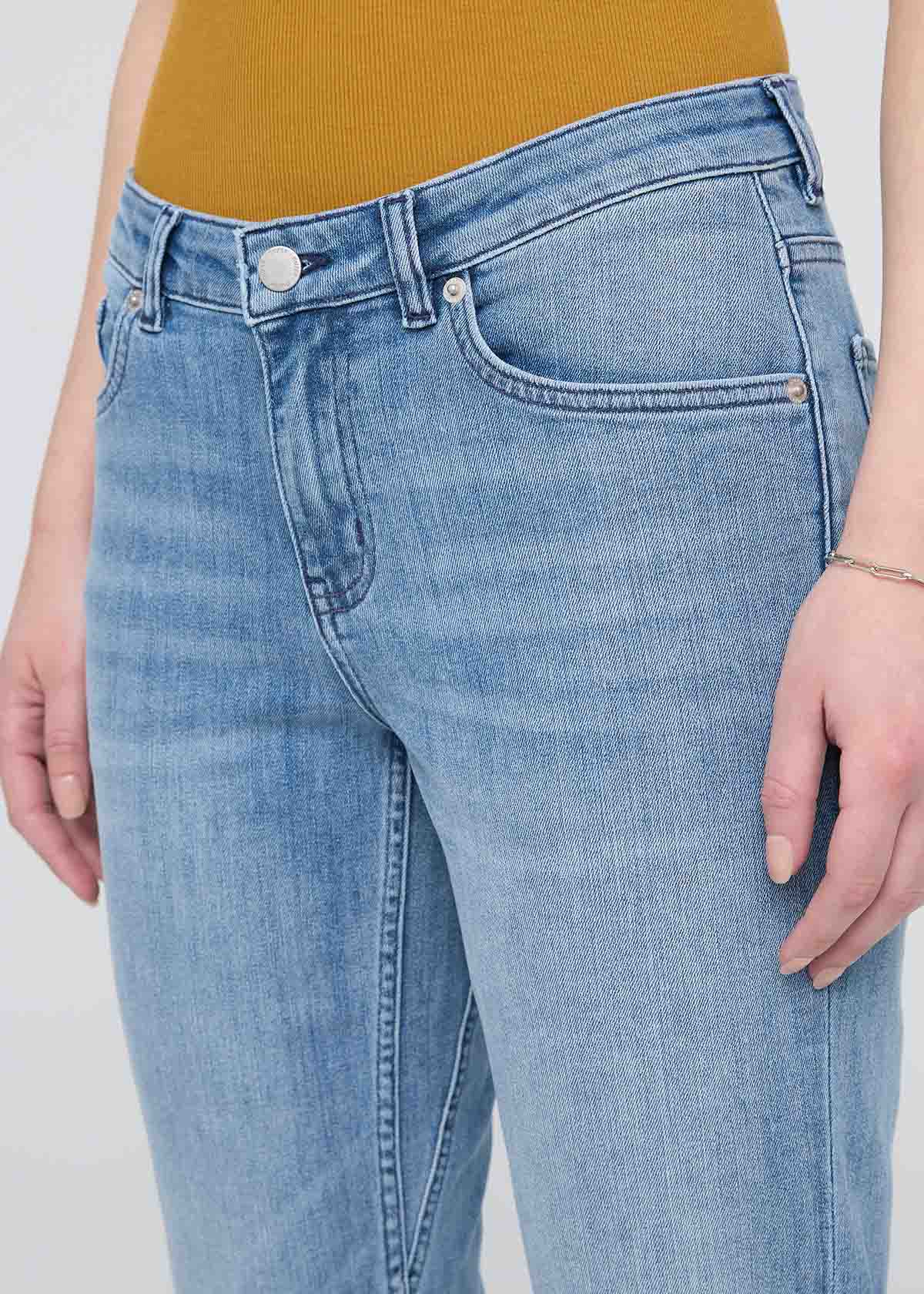 Performance Denim Girlfriend - Hazy Blue (raw hem)
