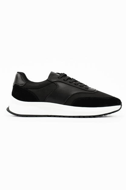 FORMA RUNNER - BLACK AND WHITE
