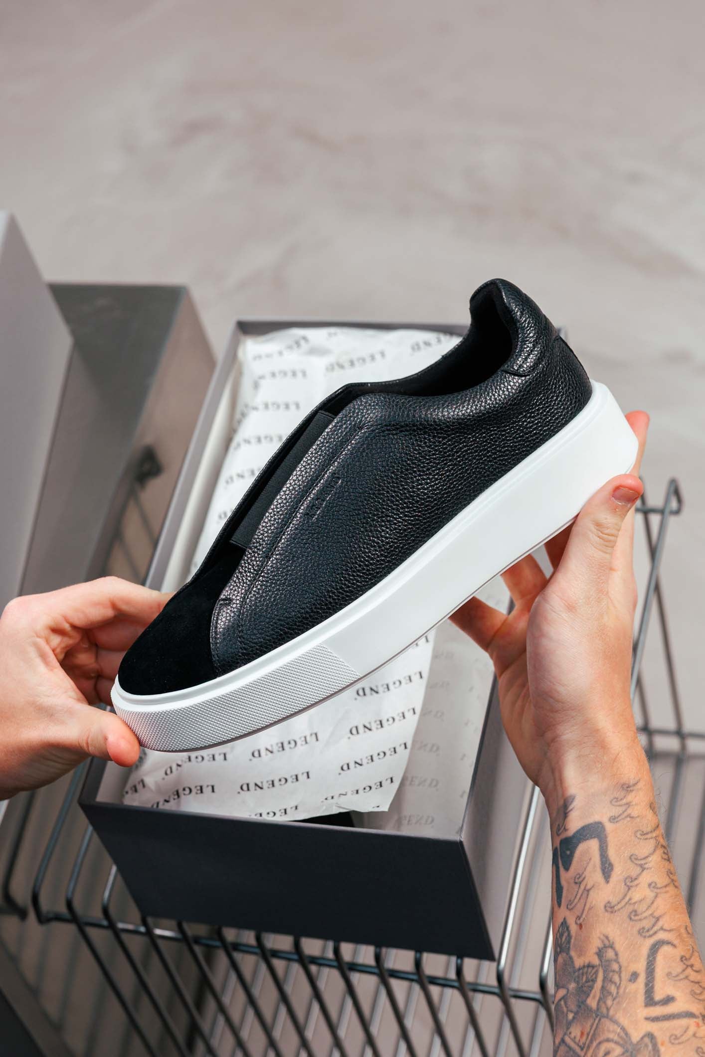 VELORA TRAINER - BLACK